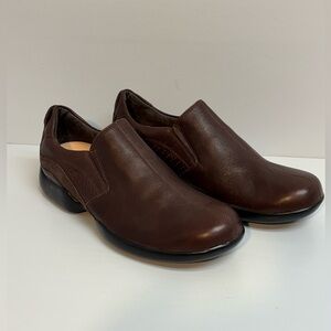 New Aetrex Men's Leather Slip-on loafers size 9
